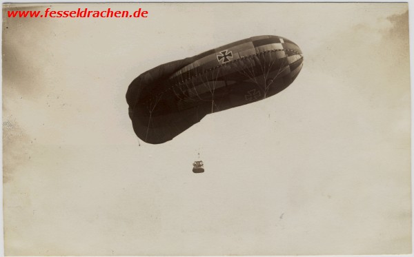 Hier ist ein Bullauge im unteren vorderen Bereich zu erkennen