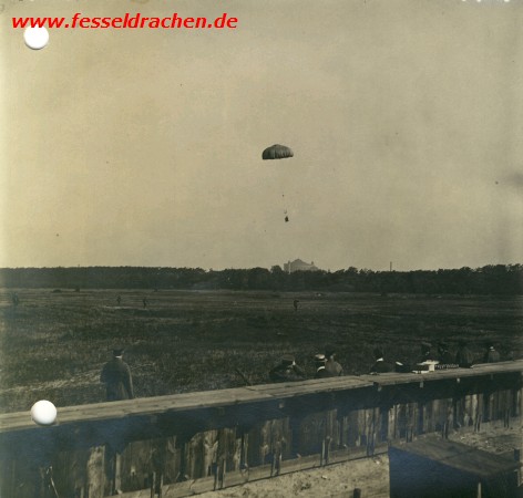 Helfer eilen zur Landestelle